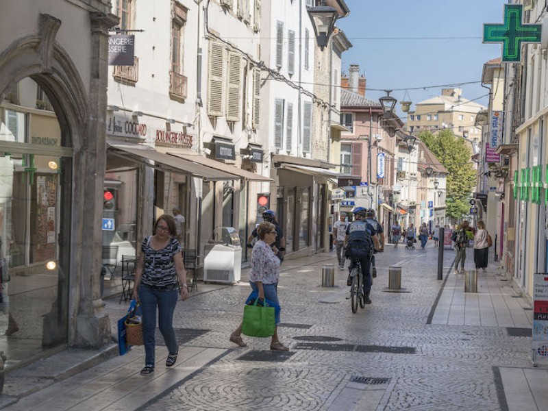 Bourgoin-Jallieu : Une SCPI acquiert des murs commerciaux loués à un bar à vin