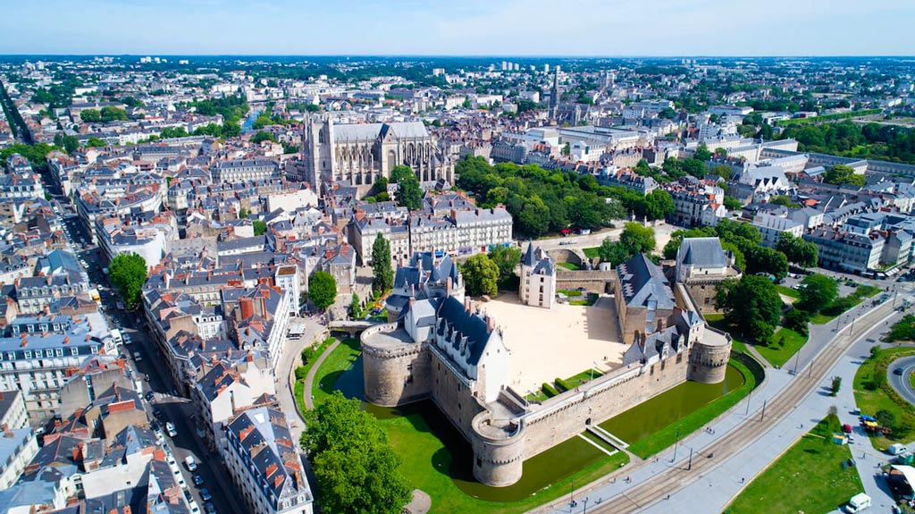 Nantes : Une SCPI acquiert des murs loués à la Caisse d’Epargne